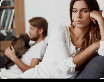 Почему мы продолжаем выбирать эмоционально недоступных партнеров