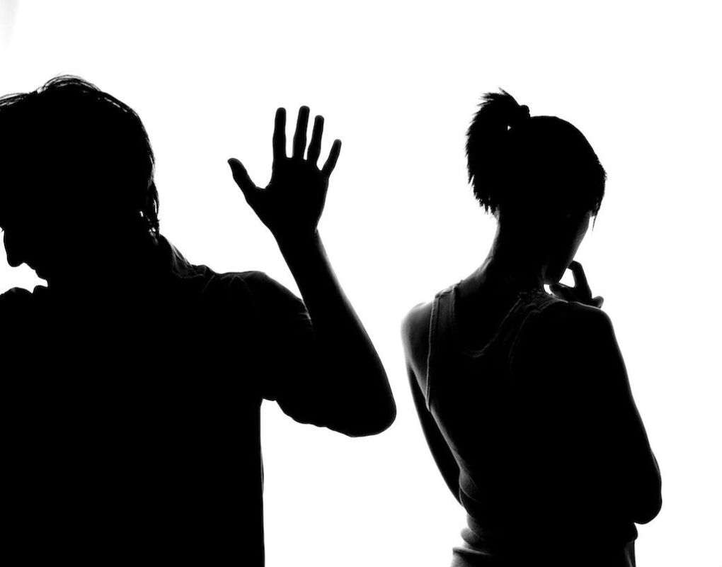 Как мужчины и женщины преодолевают разрыв отношений: взгляд на различия