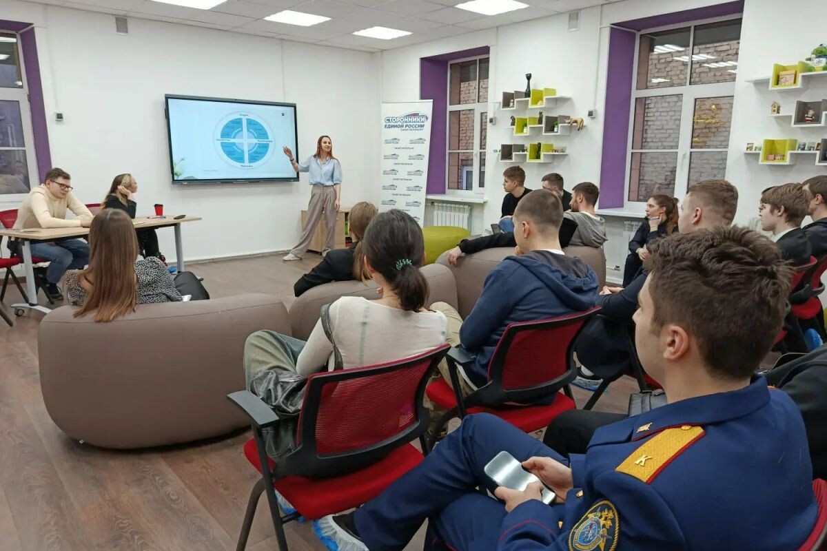 Форум в центре города: обсуждение психологического здоровья с акцентом на память знаменитого психолога